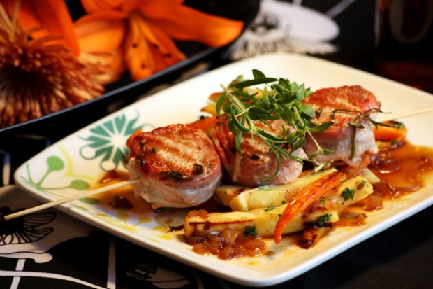 Baconlindade fläskfiléspett Baconlindade fläskfiléspett