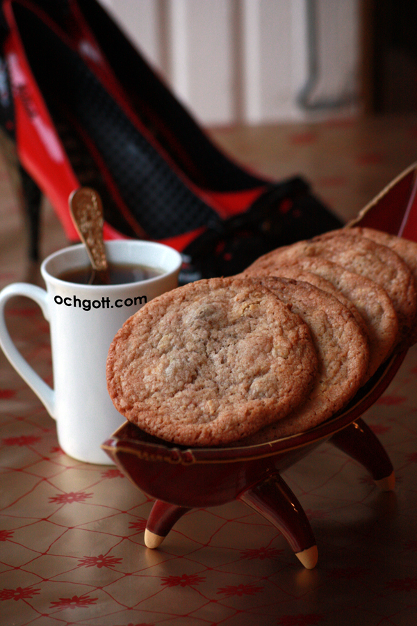 Cookies med pistasch, vit choklad och hallon