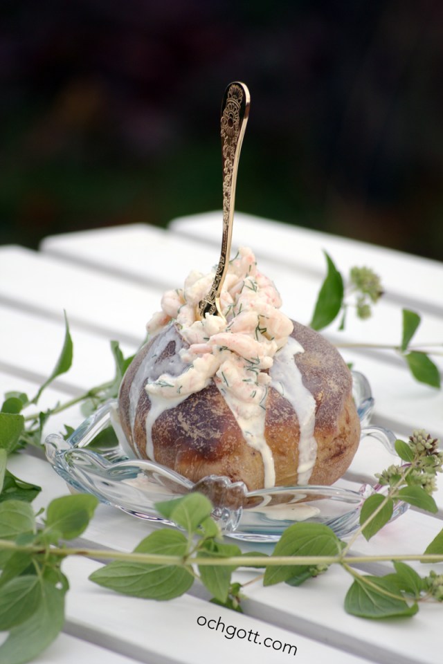 Bakad potatis med räkröra
