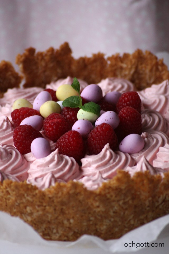 Påsktarte med hallonmousse och limetryffel