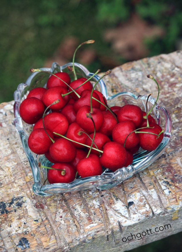 Härliga körsbär till en härlig kaka