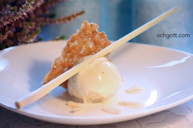 Citrongräs- och kokosglass med knäckflarn - Foto: Britt-Marie Knutsson