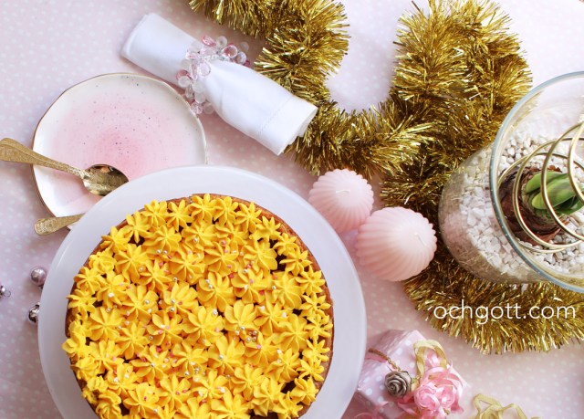 Vit citronkladdkaka med saffransfluff - Foto: Britt-Marie Knutsson