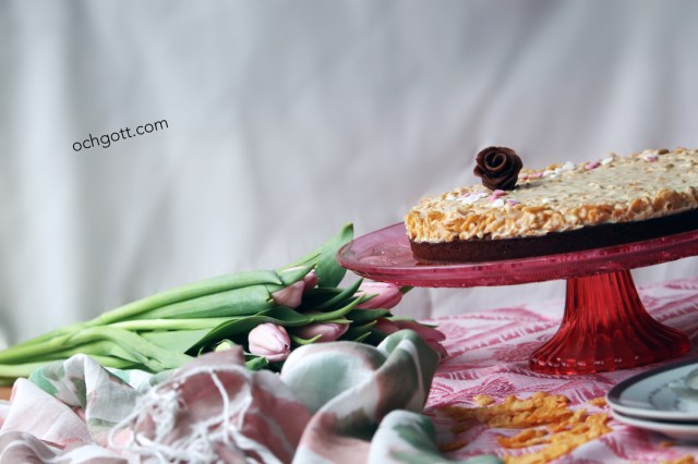 Kladdkaka med vit choklad- och cornflakestäcke - Foto: Britt-Marie Knutsson