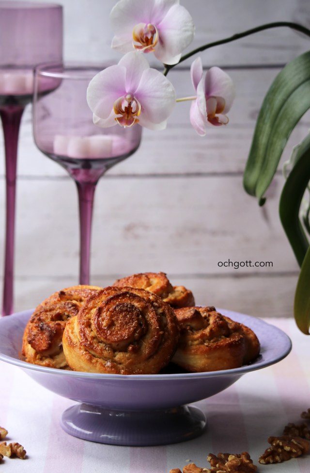 Bullar med valnötter och lönnsirap - Foto: Britt-Marie Knutsson