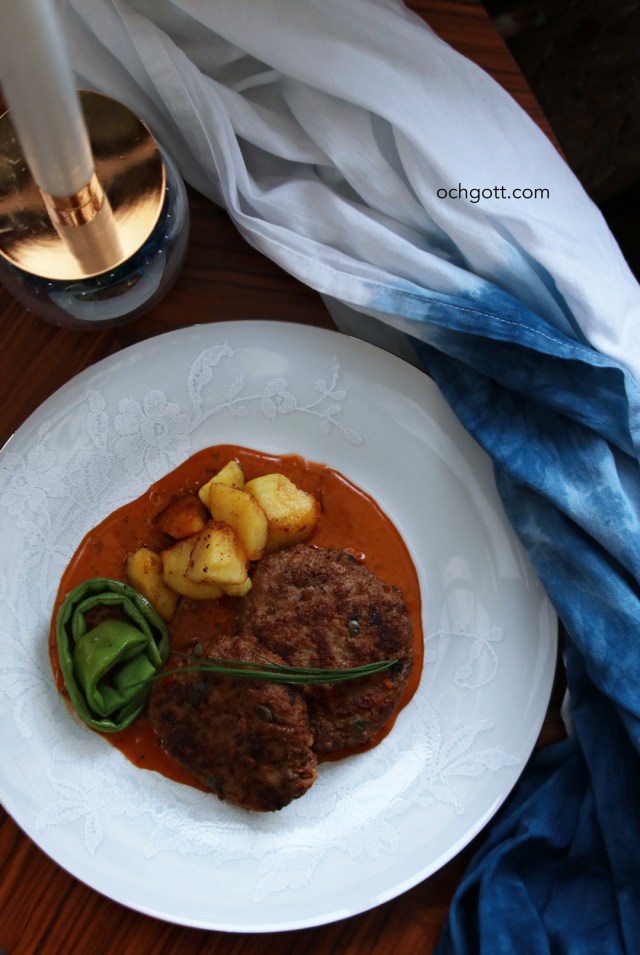 Bacon- och kaprisbiffar med pepparsås - Foto: Britt-Marie Knutsson